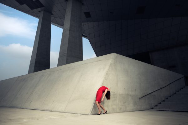 robe-rouge-soleil-musee-confluence